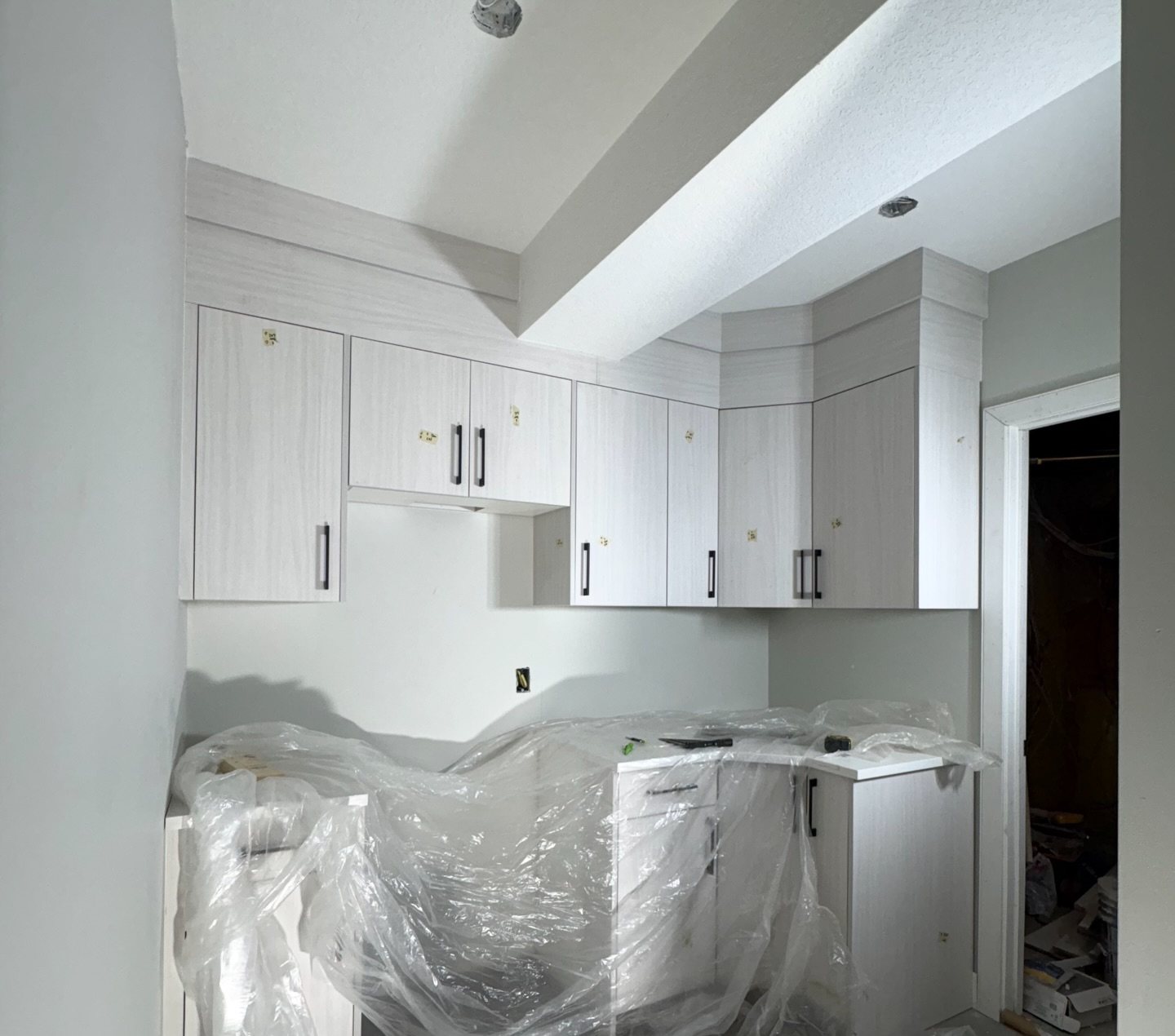 Basement kitchen before installation of its tile backsplash